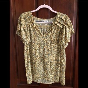 EUC. Max Studio top with flounce sleeves.